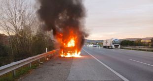 L'incendi d’un vehicle a l’AP-7 a Sant Julià de Ramis provoca retencions