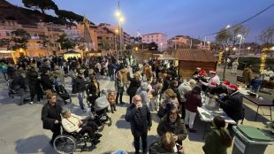 Centenars de persones assisteixen a la inauguració del primer EnNadala’t de Blanes