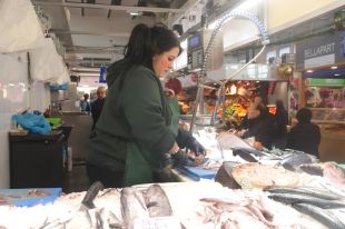Les peixateries gironines sota mínims per la vaga de pescadors
