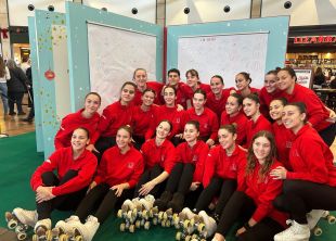 Les patinadores del CPA Girona col·laboren en la campanya solidària de Nadal de l’Espai Gironès