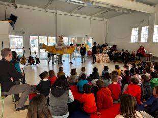 Els alumnes de Sant Esteve de Guialbes homenatgen The Beatles amb un musical