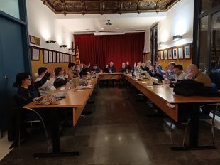 Cassà aprova la reurbanització de carrers al Barri Vell i crea un Consell Esportiu