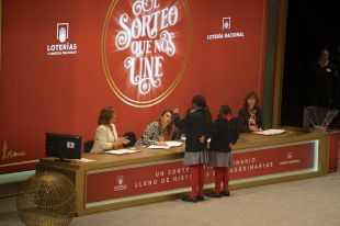 El 37876, primer cinquè premi de la rifa de Nadal, deixa una sèrie a Girona