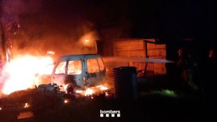 Els Bombers actuen en múltiples serveis durant la nit de Sant Esteve