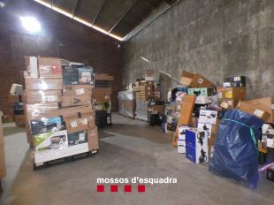 Dos transportistes detinguts a Sant Gregori per robar material d'Amazon