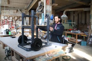Un gironí crea de cadires de rodes de baix cost per a països en vies de desenvolupament