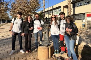 Uns restauradors de Ripoll porten 2.524 torrons solidaris als afectats per la dana