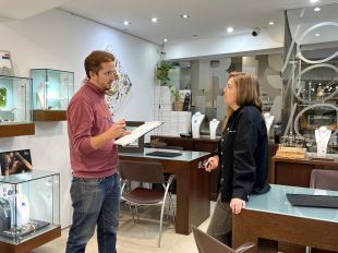 Més de 120 comerços d'Olot han rebut assessorament en sostenibilitat i consum responsable