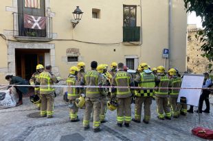 S’esfondra la tercera planta d’un edifici del Barri Vell de Girona i un veí es precipita al pis de sota