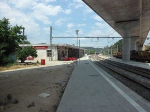 Interromputs els trens entre Blanes i Maçanet per la caiguda d'un arbre sobre la via