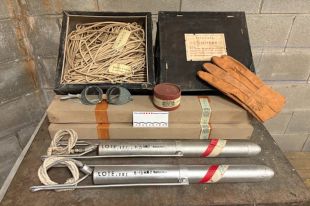 Troben un kit de llançacaps del 1958 amb càrrega explosiva a l'antic hospital de Cadaqués