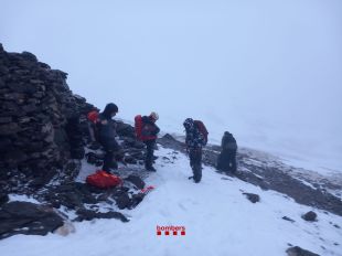 Rescaten dos excursionistes atrapats entre el Coll de la Marrana i Tirapits
