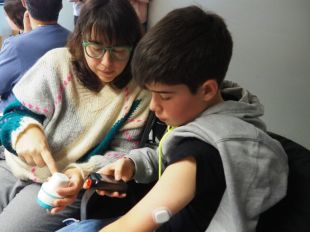 L'hospital de Blanes implanta bombes d'insulina per a pacients diabètics pediàtrics