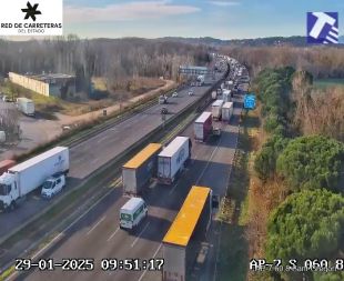 Un mort en precipitar-se daltabaix de l'autopista a Salt