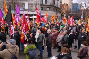 Concentració a Girona per denunciar com els bloquejos polítics frenen mesures socials i laborals