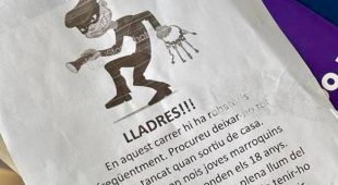 Apareixen cartells relacionant joves marroquins amb robatoris a la Bisbal