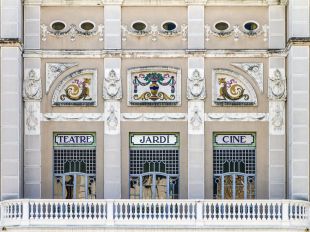 La restauració de la façana del Teatre Jardí de Figueres estarà acabada a l'estiu