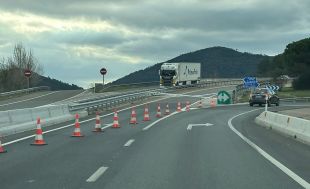 Un xoc entre una furgoneta, un cotxe i un camió deixa set ferits a l'AP-7 a Sant Julià de Ramis