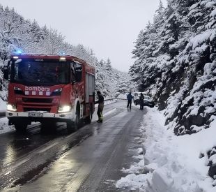 Un xoc múltiple amb set vehicles implicats a Toses deixa una menor ferida