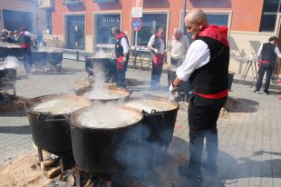 Vidreres reparteix 30 peroles amb 15.000 litres del tradicional ranxo