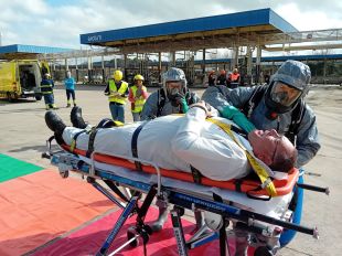 Simulacre d'una fuita de gasolina en una empresa química de Girona