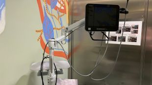L’Hospital de Palamós incorpora un nou videolaringoscopi per millorar les intubacions