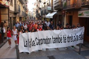 Mig miler de persones es manifesten a Camprodon per reclamar que es reobri el CAP a les nits 