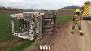 Bolca un camió d’escombraries a Gualta amb un ferit lleu