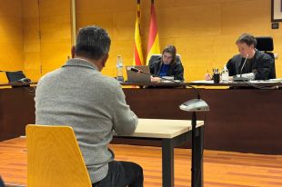 Jutgen un home per besar amb llengua a la neta de la seva parella a Olot