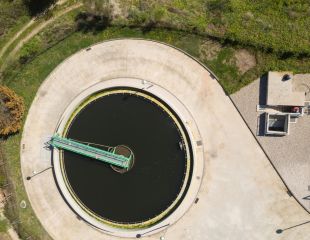 Canet d'Adri i l'ACA signen un conveni per a una nova depuradora al municipi