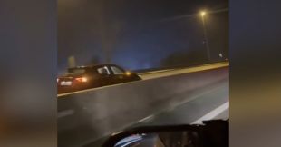 Un vehicle circulant contra direcció provoca un accident a l’A-26 a Argelaguer