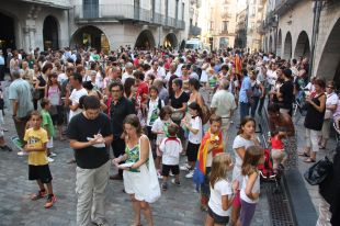 Mig miler de persones es concentren a Girona per defensar la immersió lingüística 