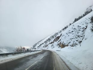 Una carretera gironina tallada per la neu i tres més amb obligatorietat de cadenes