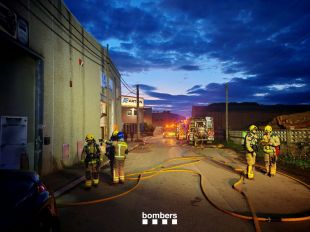 Detenen els propietaris de la nau de Fornells incendiada per no avisar que la víctima era a dins