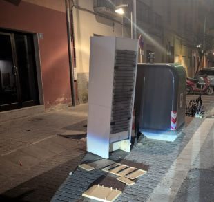 Enxampen en tres minuts a dos ciutadans abocant voluminosos al carrer a Salt