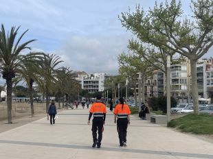 Roses activa els Agents Cívics que vetllaran per la prohibició de bicicletes al passeig Marítim