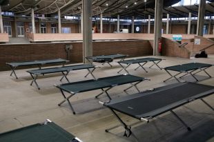 Sis persones passen la nit al Palau de Fires de Girona per l'apagada i suspensió de trens