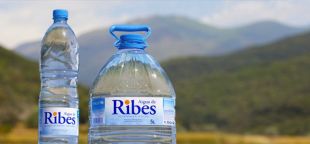 Aigua de Ribes entra al mercat de les aigües amb gas embotellades 