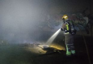 Incendi a Cassà de la Selva en una nau abandonada, el segon del dia