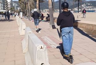 ERC de Roses qüestiona la legalitat de prohibir bicicletes i patins al passeig Marítim