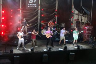 Els Catarres presenten la seva fusió d'estils a 'Paracaigudistes' en el marc de l'Strenes