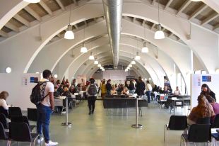El primer 'Busco Feina' de Salt supera els 120 participants i 25 empreses