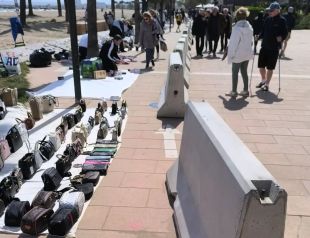 SOM Roses destapa que la prohibició de bicicletes al passeig Marítim no tindria base legal
