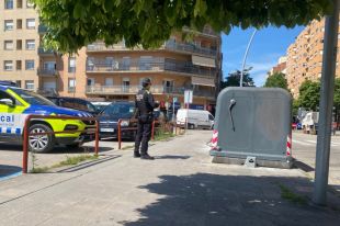 La Policia Local de Salt reforça el control als contenidors per frenar el turisme d’escombraries
