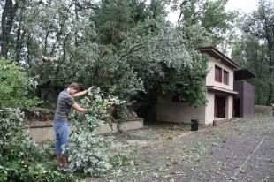 'La pluja i el vent no ens deixaven obrir la finestra'