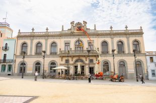 Retiren l'esfera del rellotge del Casino de Llagostera per motius de seguretat