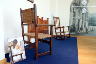 Figueres adquireix tretze objectes de la infància de Salvador Dalí presents en les seves obres