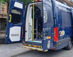 Olot i Roses recuperen el servei mòbil per renovar el DNI i el passaport