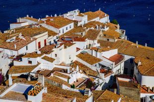 Cadaqués inicia una campanya per detectar i sancionar pisos turístics il·legals
