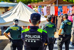 Comissen 217.780 euros en articles falsificats al mercat de Platja d'Aro